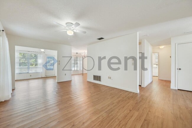 Building Photo - 1624 Whitehead Dr