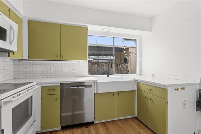 Building Photo - 1809 Coronado Hills Dr