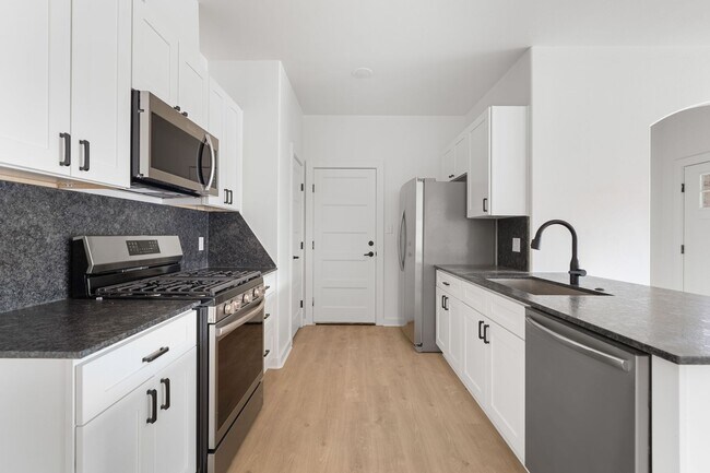 Building Photo - !Abbington Subdivision! $1000 MOVE IN SPECIAL