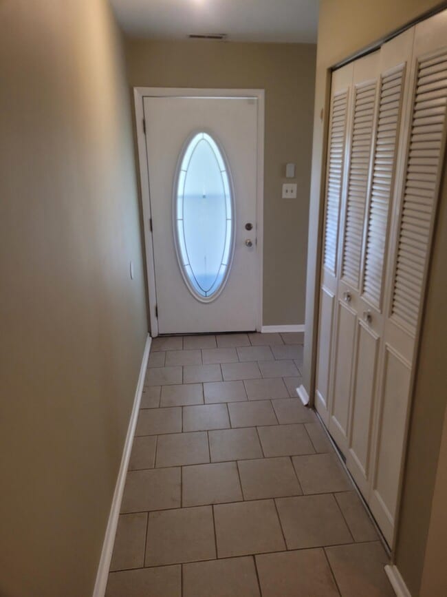 Building Photo - 47 Holstone Ln