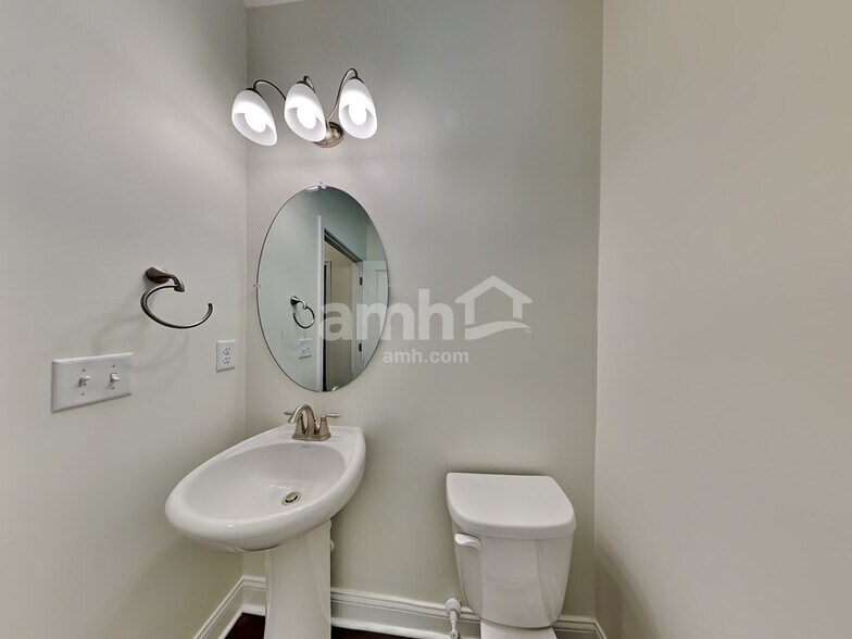 Building Photo - 8100 Rapala Ln