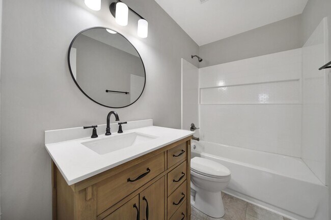 Building Photo - Lovely 3 Bed 2.5 Bath Home!