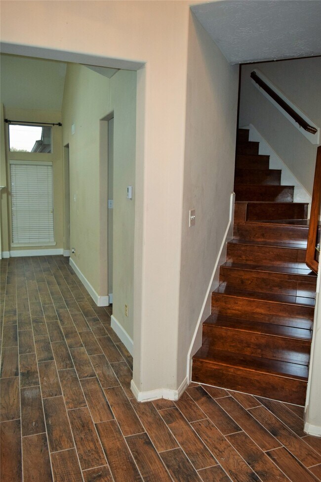 Building Photo - 731 Annie's Way