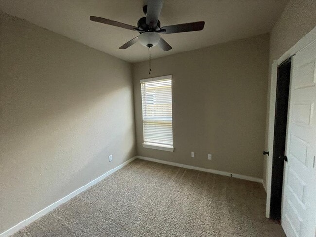 Building Photo - 9765 Grosbeak Ln