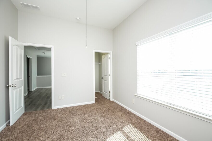 Building Photo - 257 Hill Crest Cir