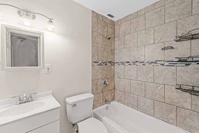 Building Photo - 560 Bramhall Ave