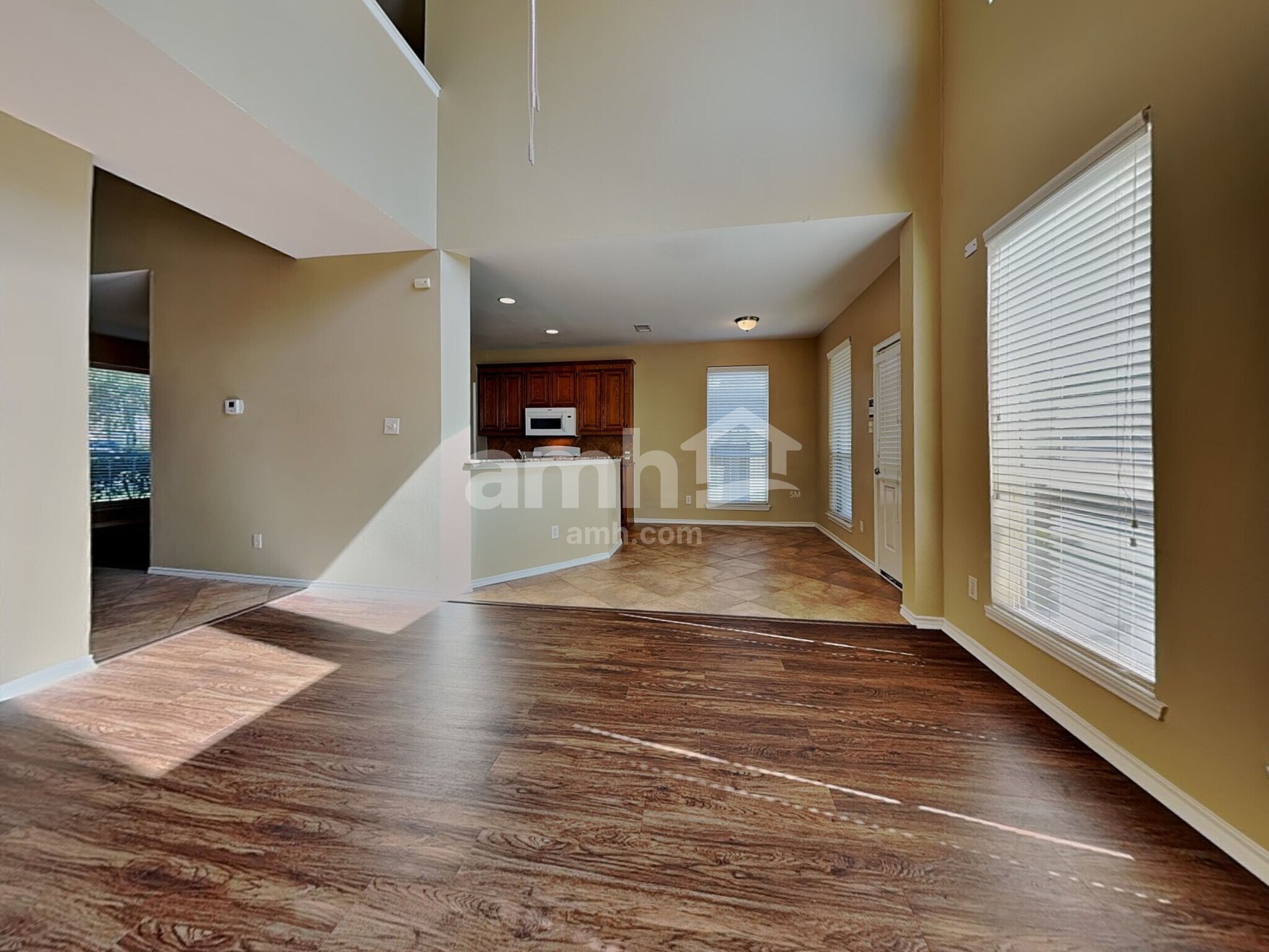 Building Photo - 2718 Lakecrest Way Dr