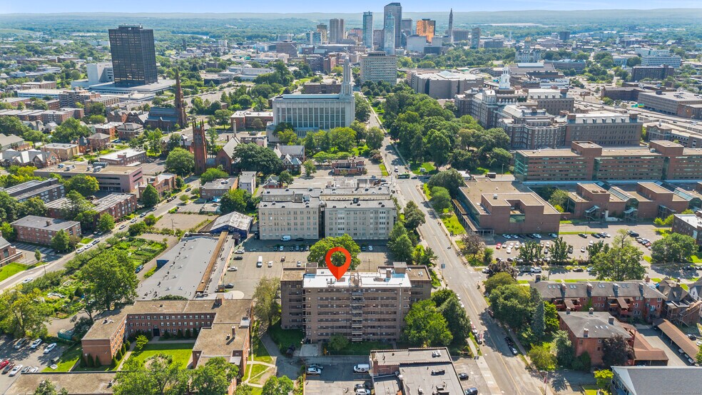 Building Photo - 230 Farmington Ave