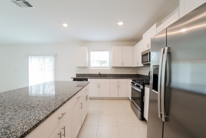 Building Photo - 4202 84th Ct E