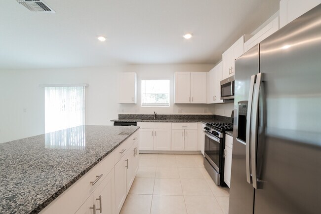 Building Photo - 4230 84th Ct E