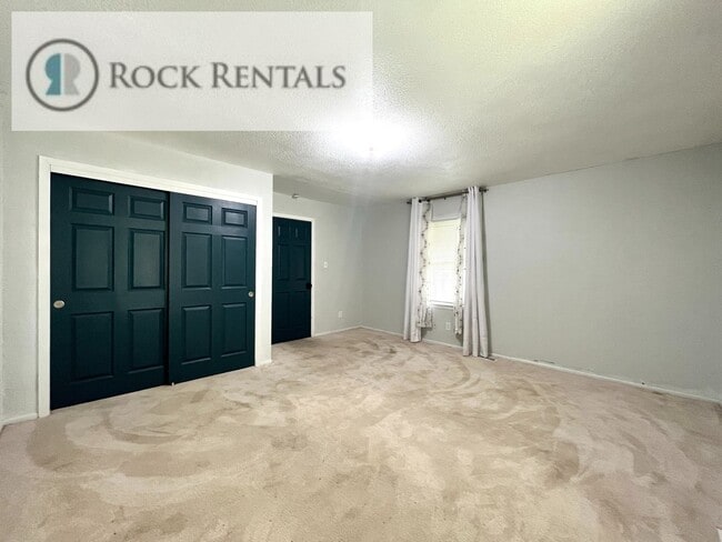 Building Photo - 3 Bed 2 Bath with a Basement Bonus Room