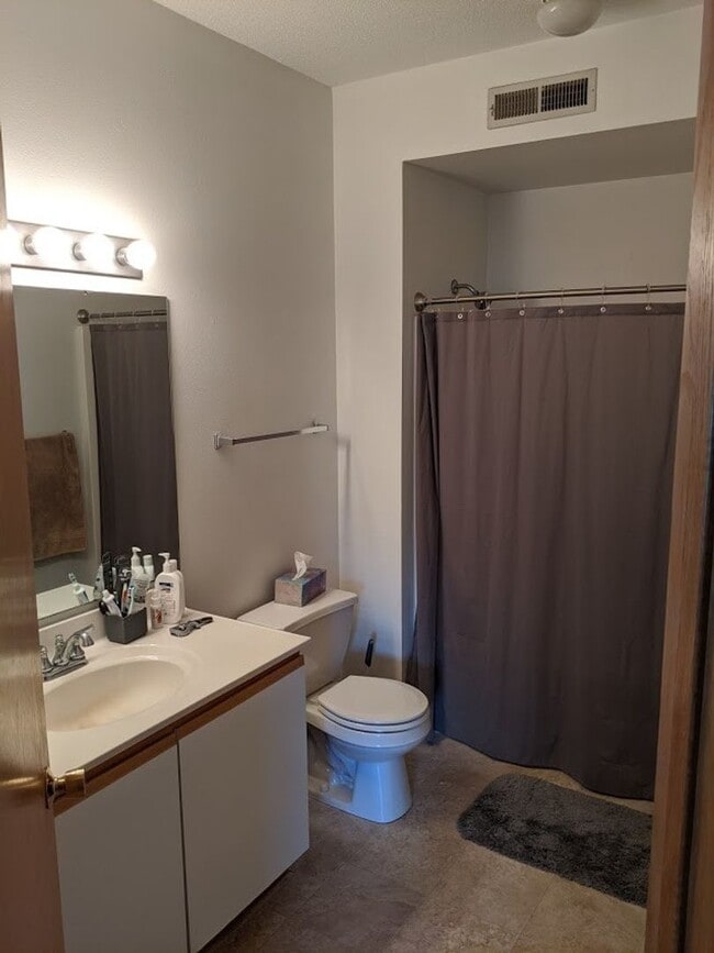 Building Photo - Rory 2270