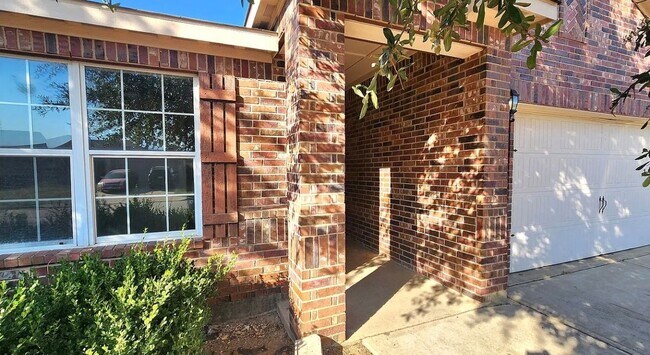 Building Photo - 712 Lazy Crest Dr