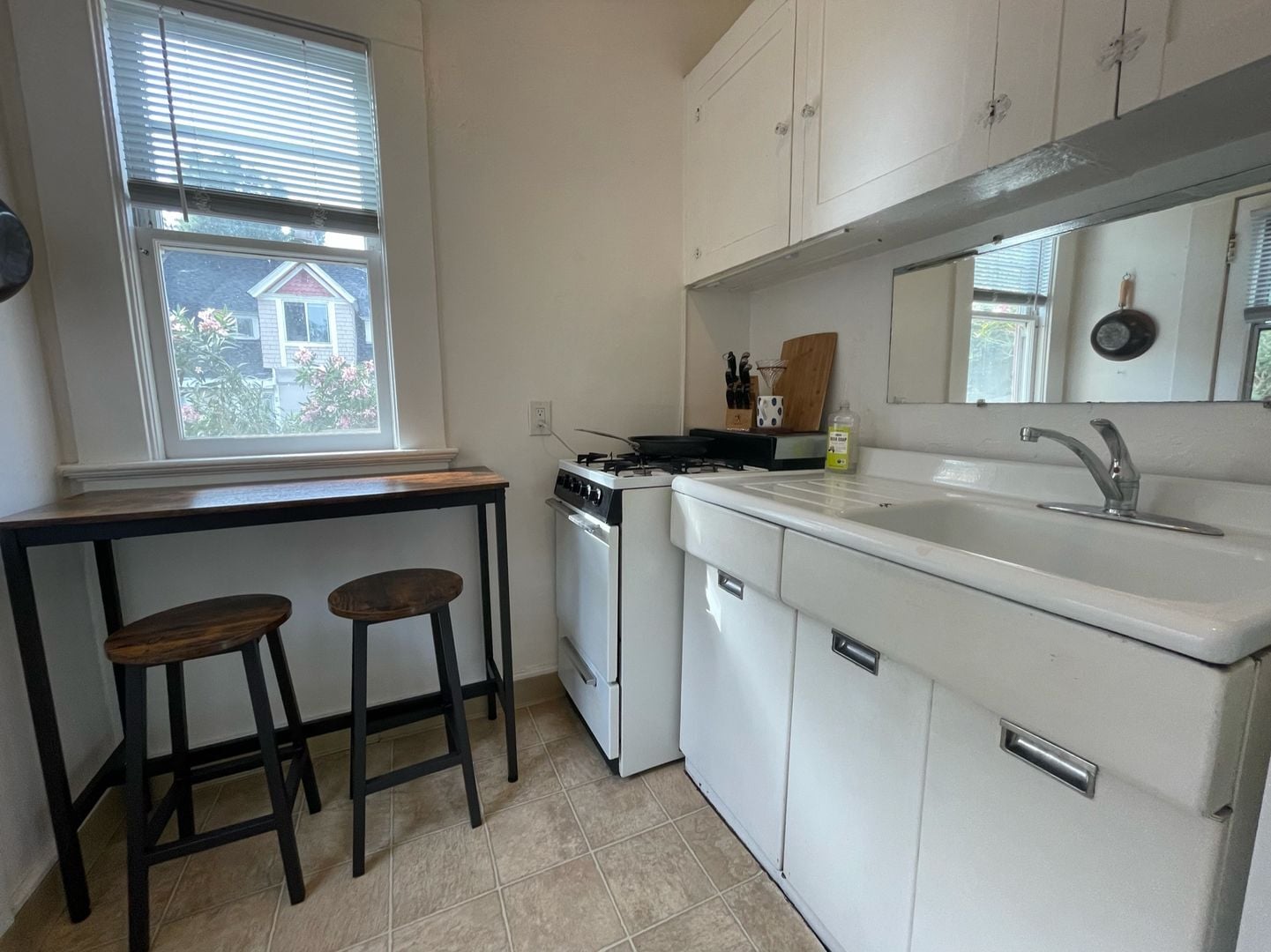 Building Photo - 99 S 14th St