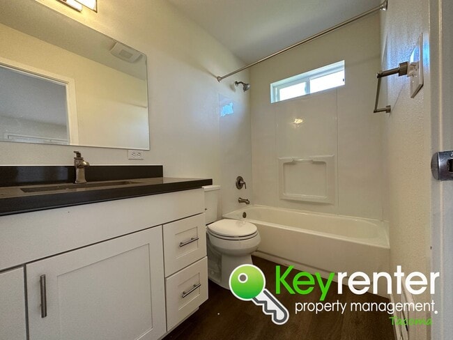 Building Photo - Astonishing 4Bed/2.5Bath Tacoma Home