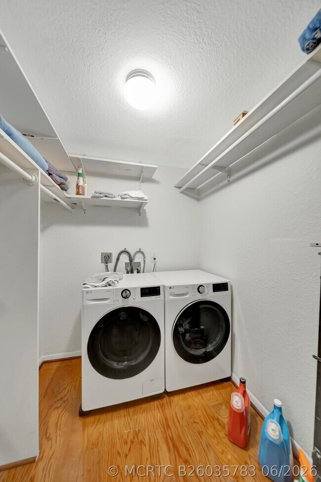 Building Photo - 3100 NE 49th St