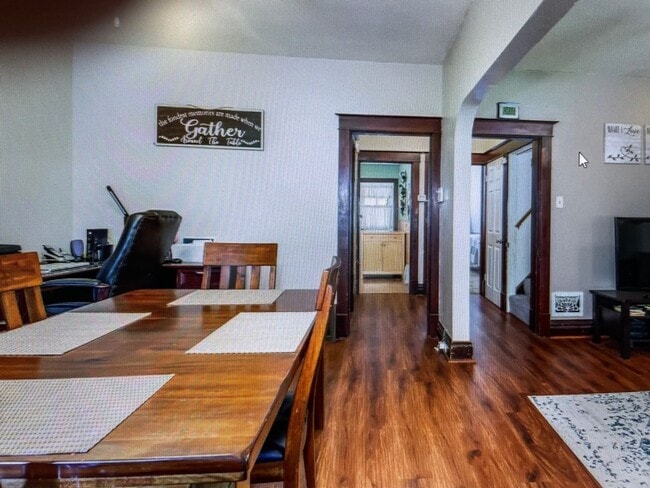 Building Photo - 4424 Dewey Ave