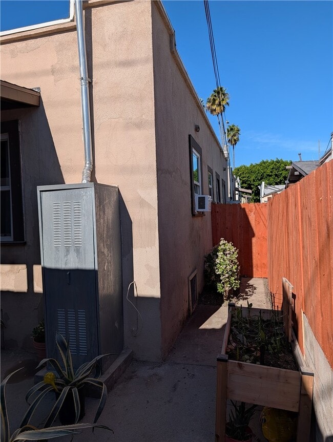 Building Photo - 5118 Huntington Dr S