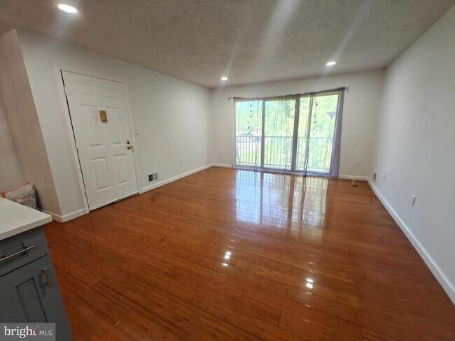 Building Photo - 14 Voscek Ct
