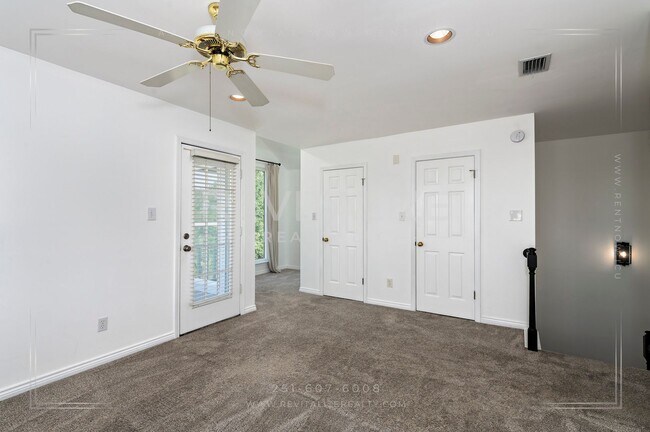 Building Photo - Charming 3-Level Home with Water Access in Daphne, AL