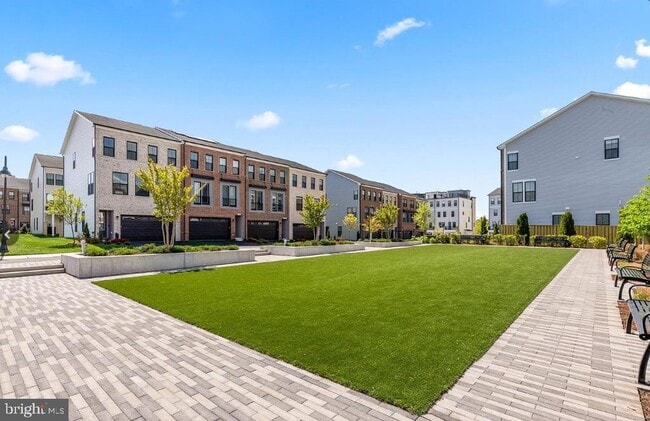 Building Photo - 21764 Dollis Hl Ter