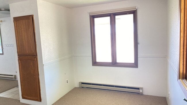 Building Photo - Cozy Farmhouse