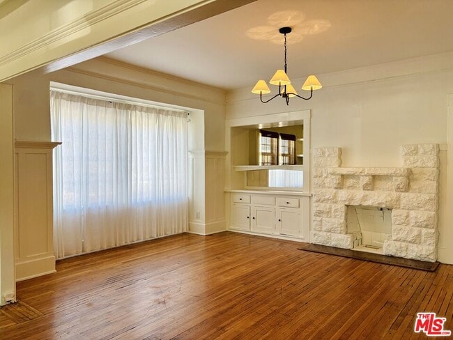 Building Photo - 2130 W 29th Pl