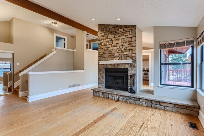 Building Photo - 5 bedroom Home in Cherry Creek School District! Great location- low maintenance yard! $500 off 1s...