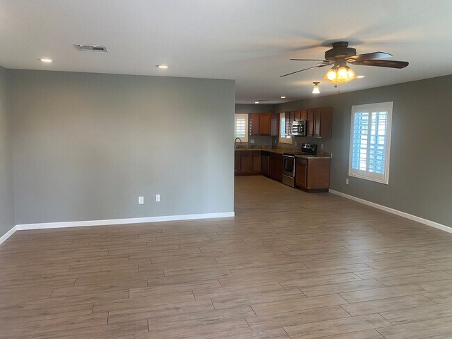 Building Photo - Remodeled 3/2 SFH Glendale, built in 2016