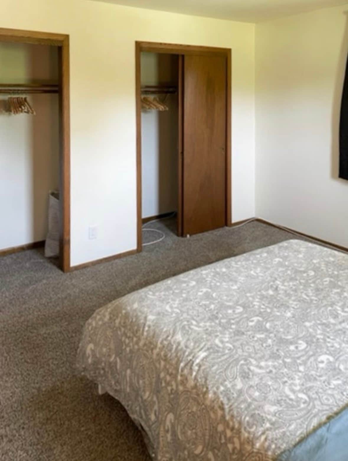 Bedroom with double closets - 431 NW Barstow St