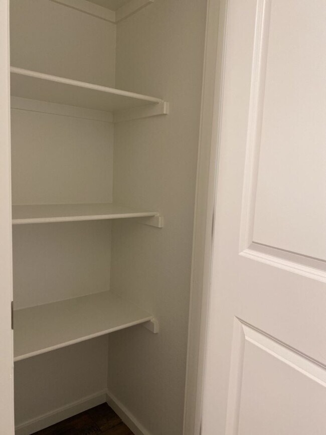 Building Photo - Exquisite 3 Bed 2.5 Bath Single Family Home