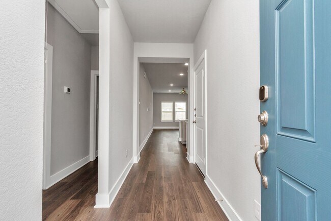 Building Photo - The Maple – Spacious Design, Exceptional L...
