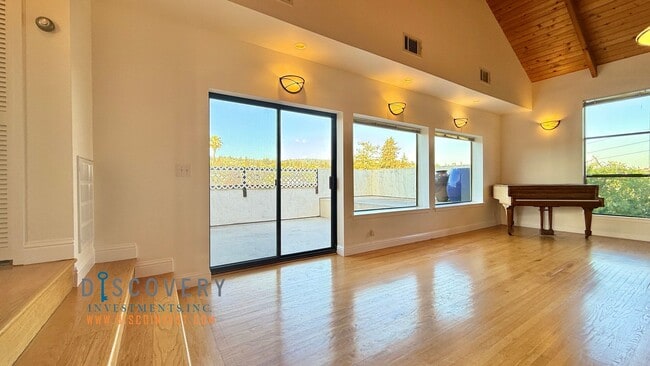 Building Photo - 1089 Warfield Ave