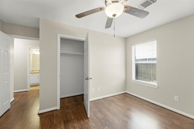 Building Photo - 1718 Charlton Oaks Ct