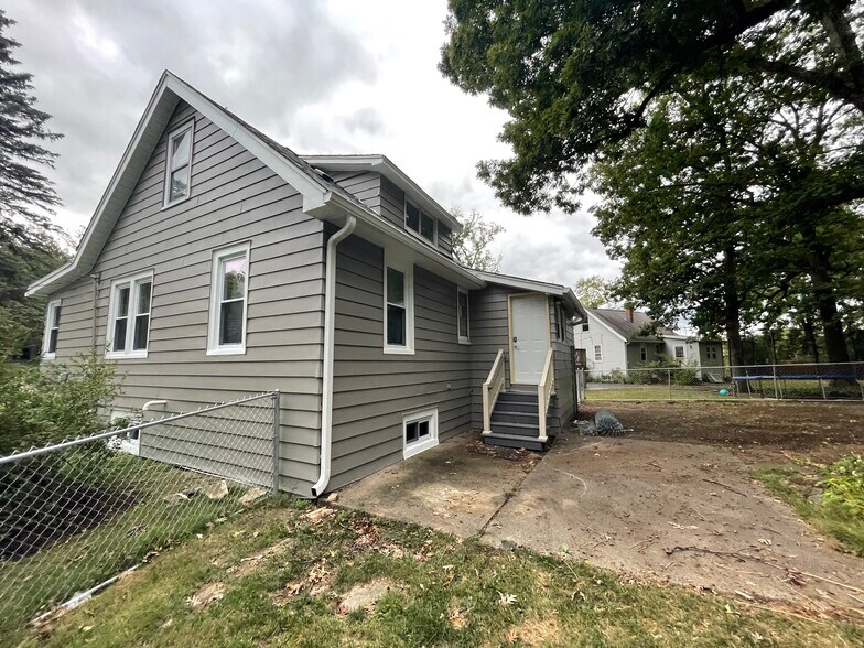 Building Photo - 48 S Glenview Ave