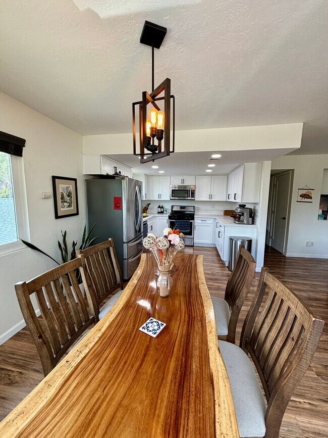 Building Photo - Beautiful House with Forever Views