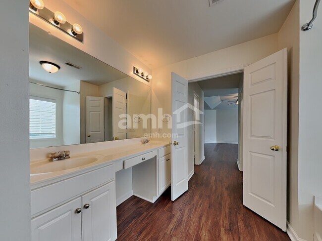 Building Photo - 4544 Fairport Ct