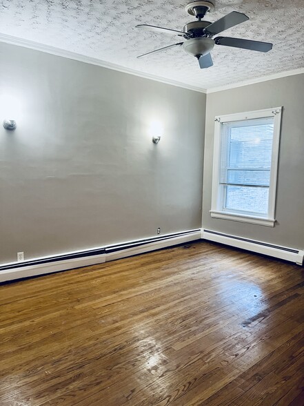 Building Photo - 6829 S Cornell Ave