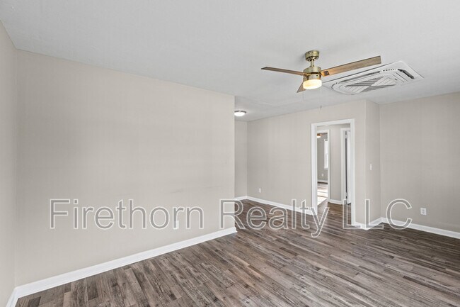 Building Photo - 2541 Rhodes Dr