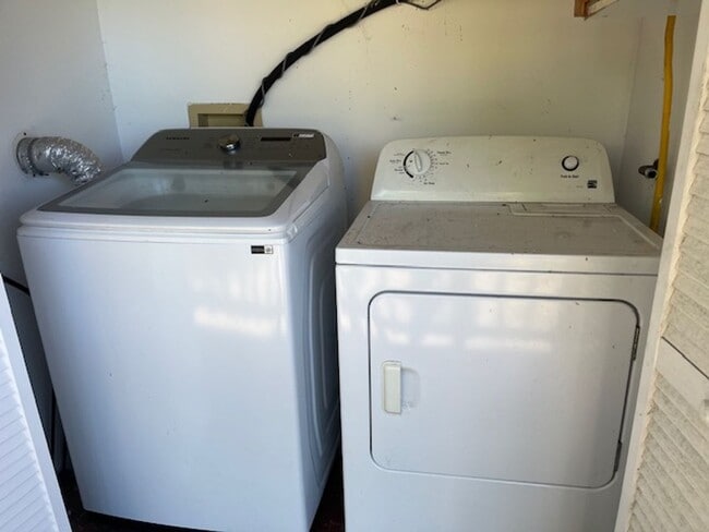 Building Photo - 3 Bedroom / 3 Bath Home with Ocean Views and World Class Surfing on Ali'i Dr