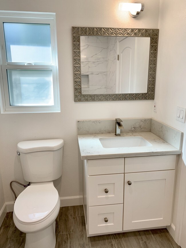 Second en-suite Full Bathroom - 2219 Glendon Ave