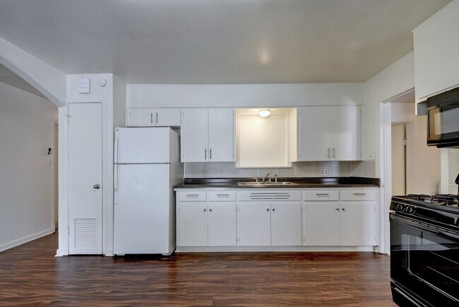 Building Photo - 129 Coleman St