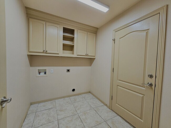 Building Photo - 5618 Ironwood Ct