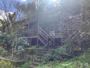 Building Photo - Cute house near the river