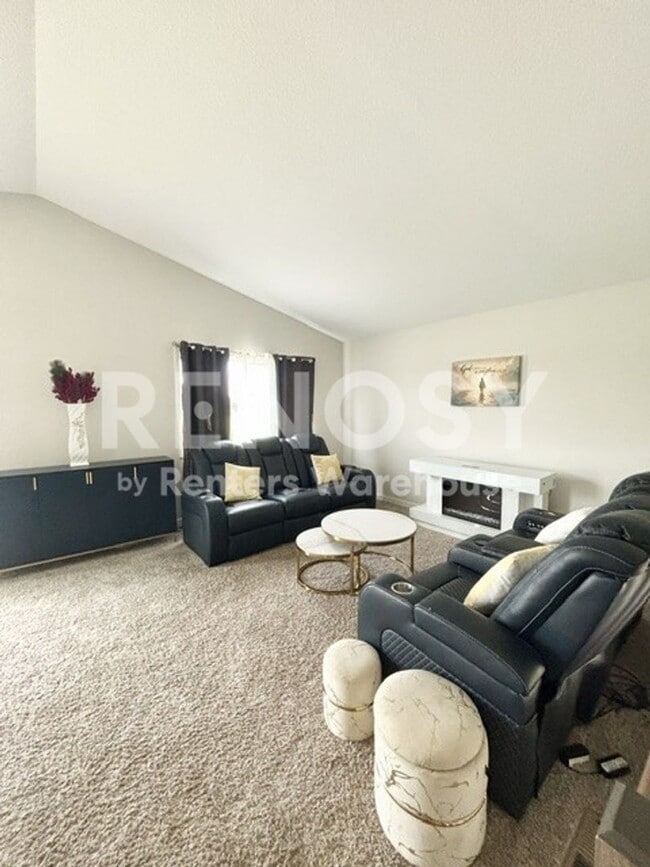 Building Photo - 4634 9th St NE