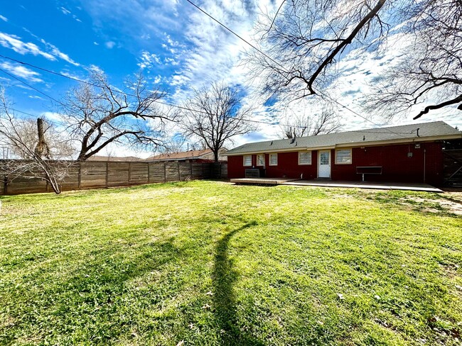 Building Photo - Cute 3 bedroom 2 bath Home!