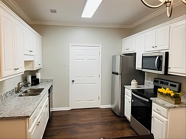 Building Photo - 615 Allen St