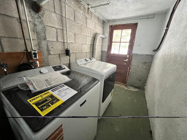 Building Photo - 36 Hill Rd