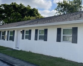 Building Photo - Vero Beach 2 Bedroom 1 Bath