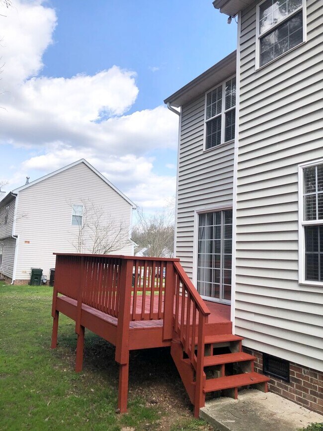 Building Photo - APPLICATION RECEIVED! Beautiful Must See 3 Bedroom with Deck and Garage, minutes from Duke!
